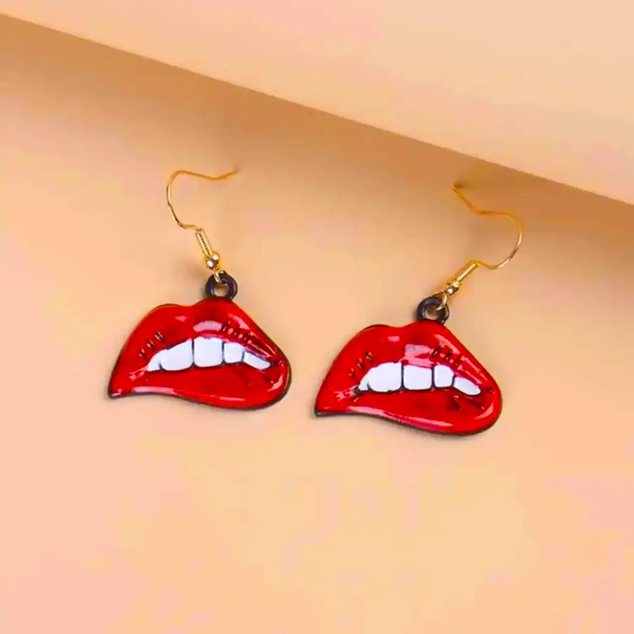 گوشواره طرح لب