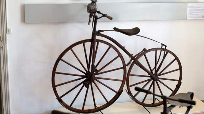 دوچرخه 200 ساله شد