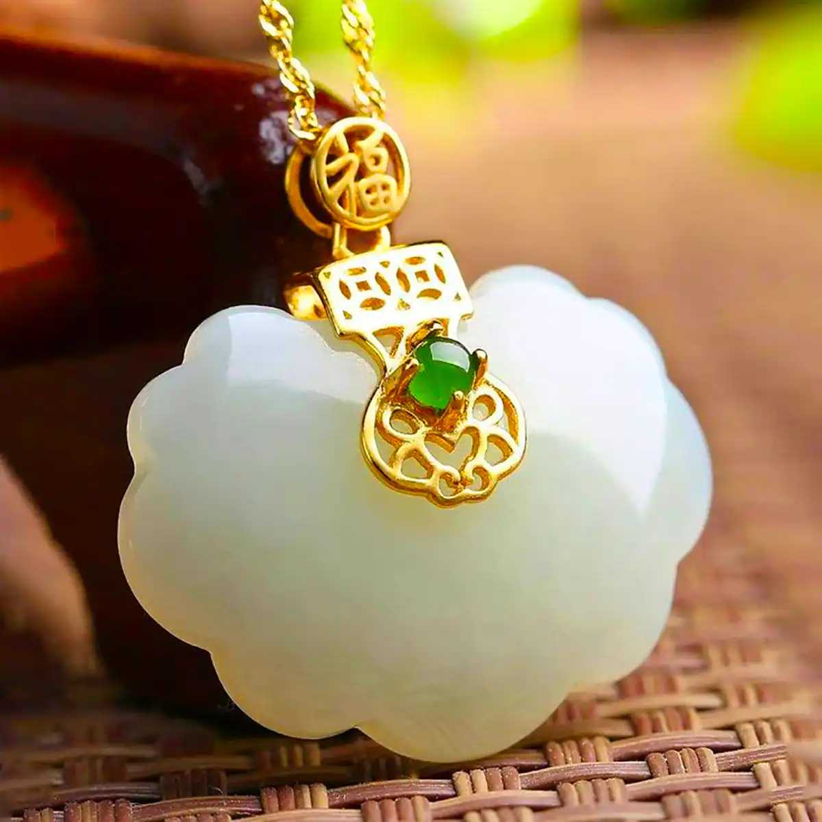 توگردنی سنگ جید سفید