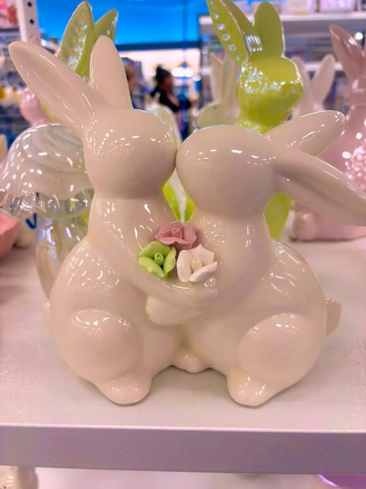 مجسمه خرگوش بازیگوش