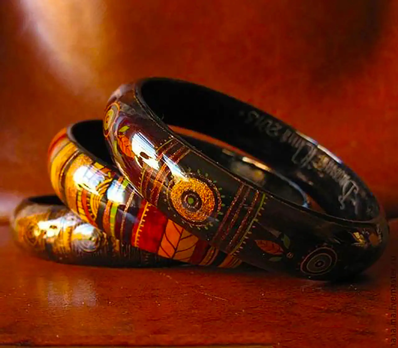 دستبند چوبی طرح سنتی