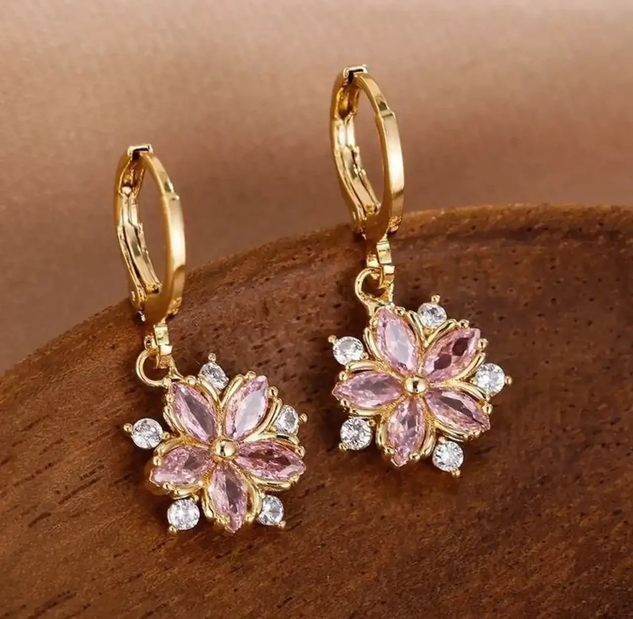 انواع مدل گوشواره + زیباترین مدل ای گوشواره آویزان و حلقه ای بسیار لاکچری