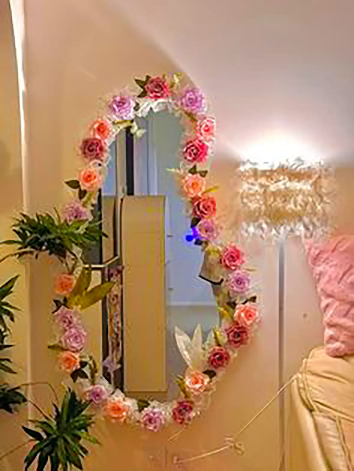 آینه با قاب گل مصنوعی