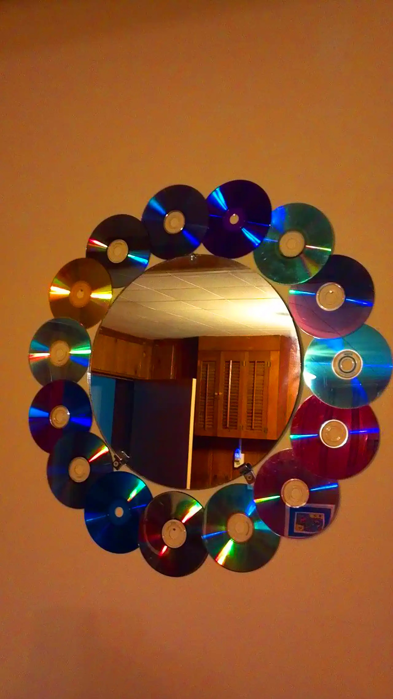 دکور با سی دی های قدیمی