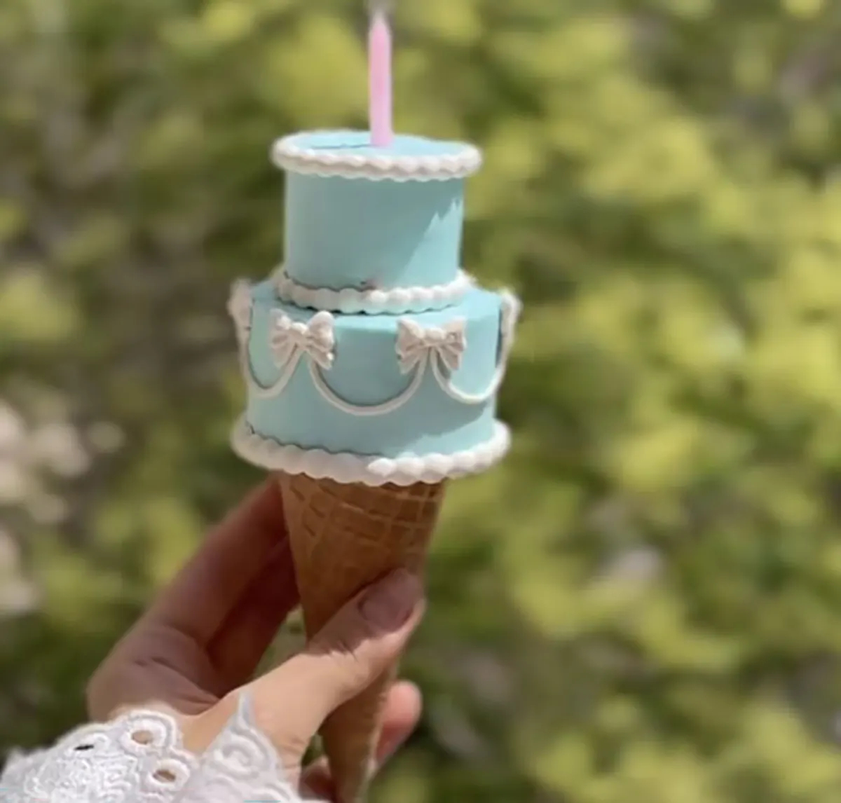 کیک بستنی قیفی تولد