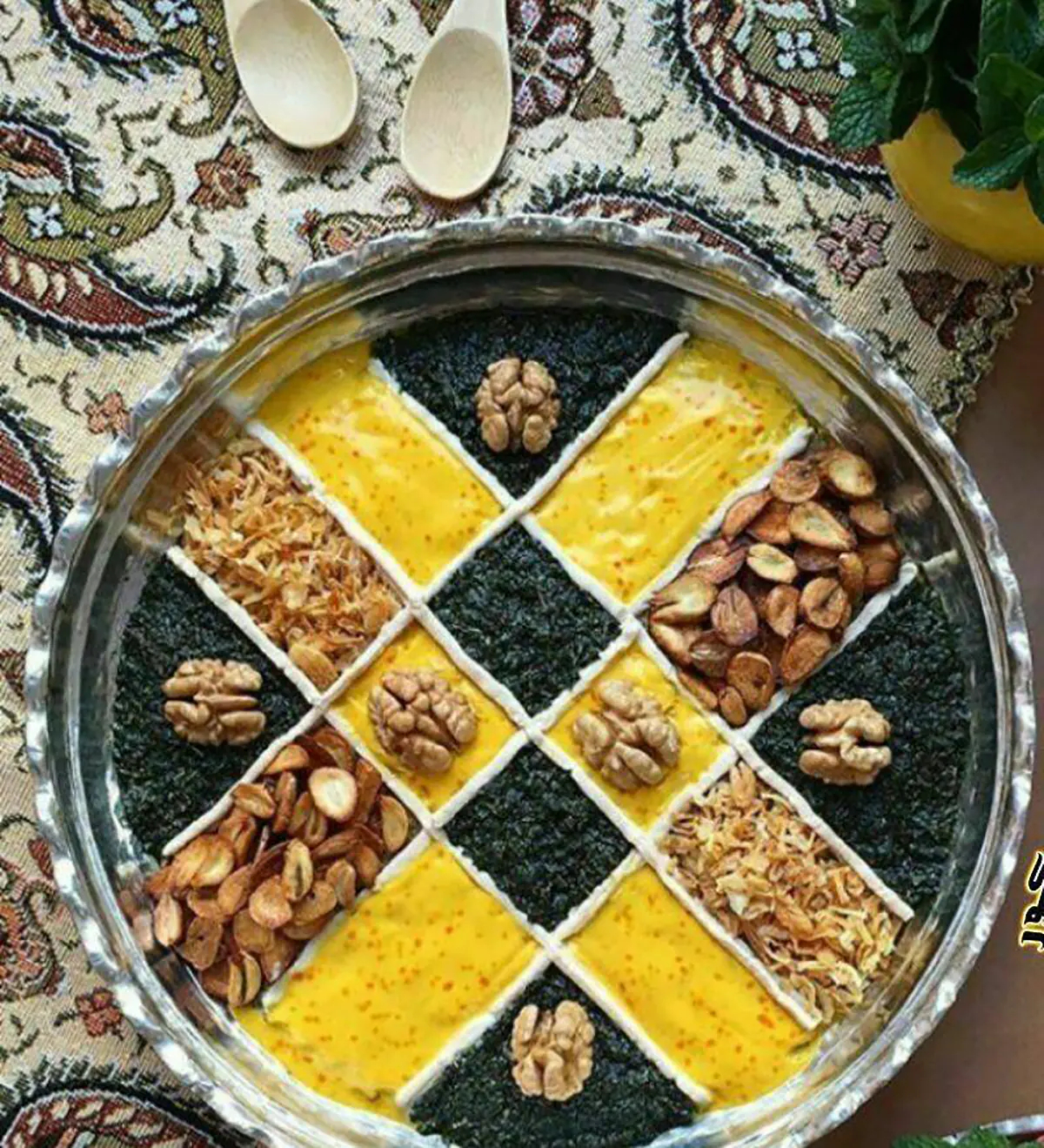 تزیین آش رشته با کشک و پیاز داغ
عکس آش رشته تزیین شده
طرز تهیه کشک برای تزیین آش رشته
تزیین آش رشته برای مدرسه
تزیین آش رشته نذری ساده
عکس آش رشته خانگی