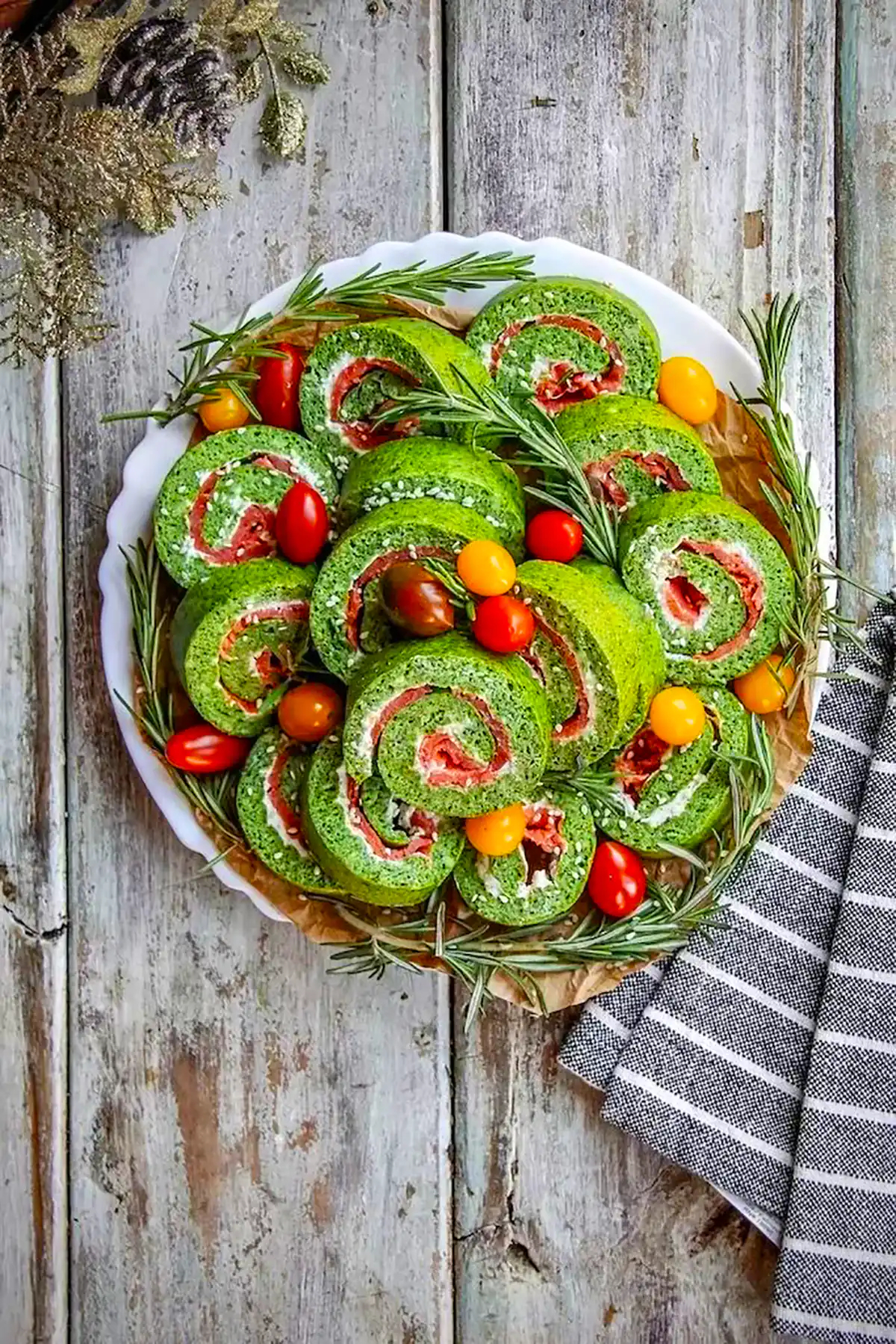 دسر رولی ماچا با گاناش رنگی