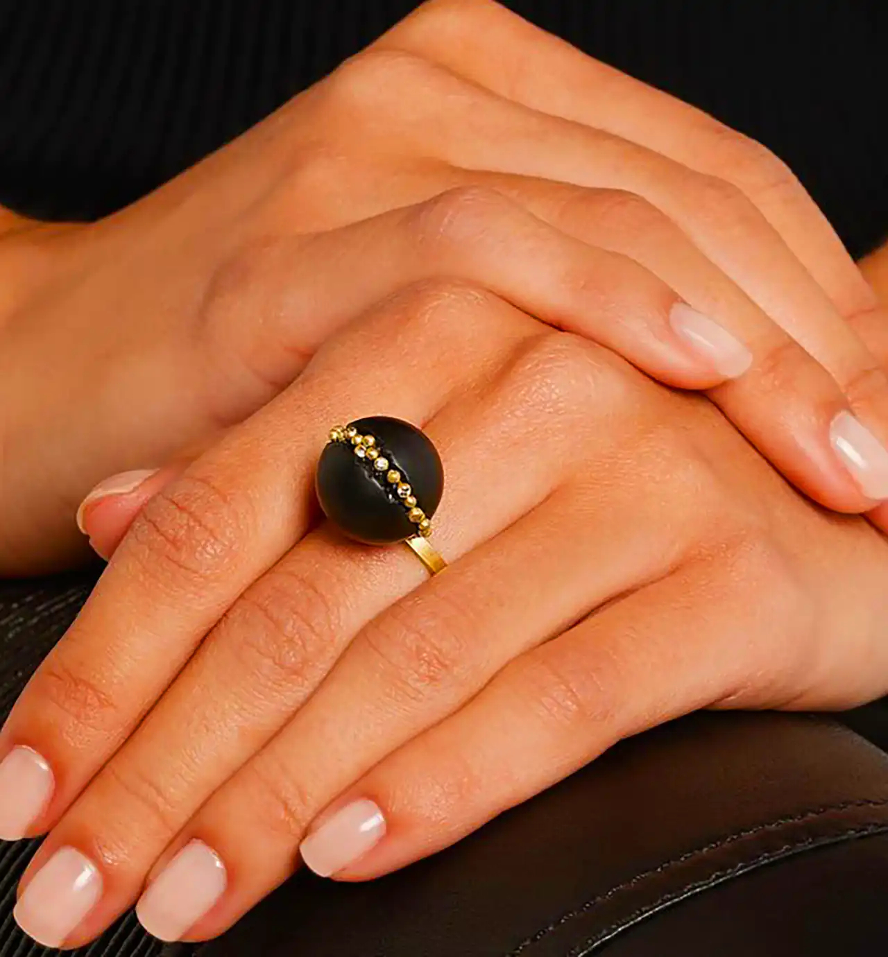 انگشتر نگین مشکی شیک