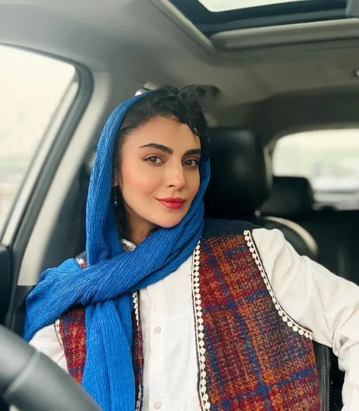 عکس آنلاین | سبک پوشش مهشید جوادی بازیگر بچه مهندس سال ۱۴۰۴
