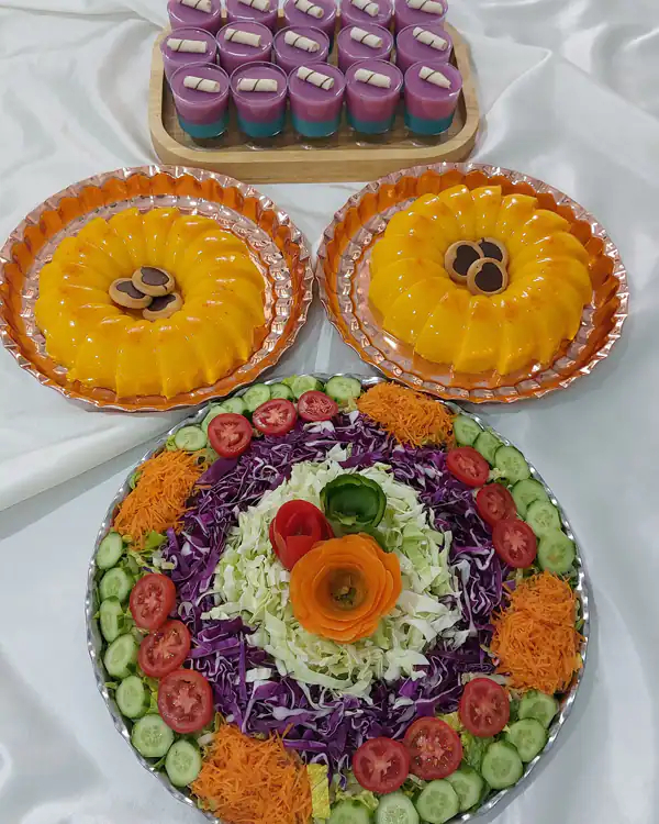 تزیین سالاد کلم سفید و بنفش
