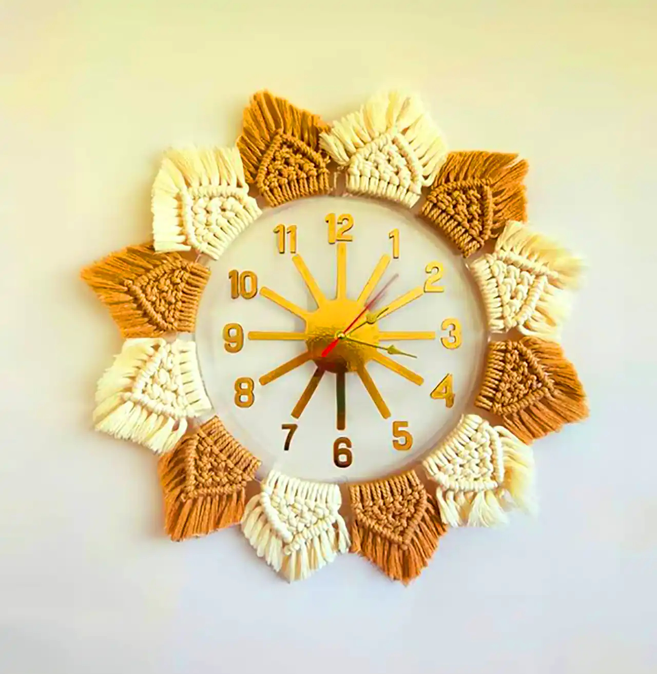 ساعت دیواری مکرومه