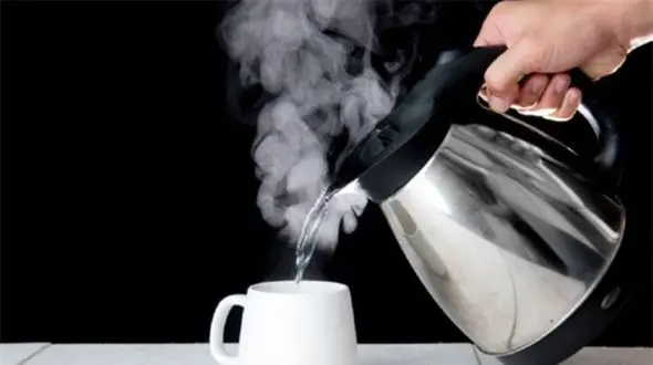 با تاثیرات مثبت آب داغ بر بدن آشنا شوید