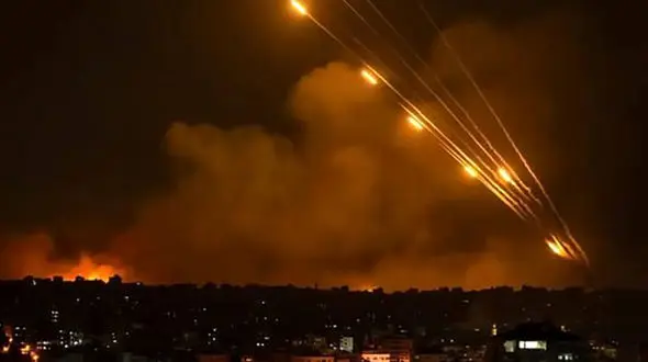 شلیک دهها فروند موشک به پایگاه رامات دیوید/ فرار بیش از 300 هزار صهیونیست به پناهگاهها