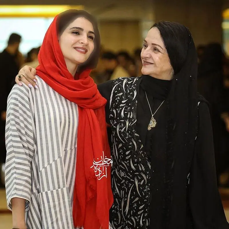 گلاب آدینه