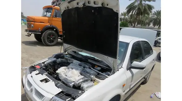 توقیف سمند حامل مخدر شیشه / در جهرم توقیف شد