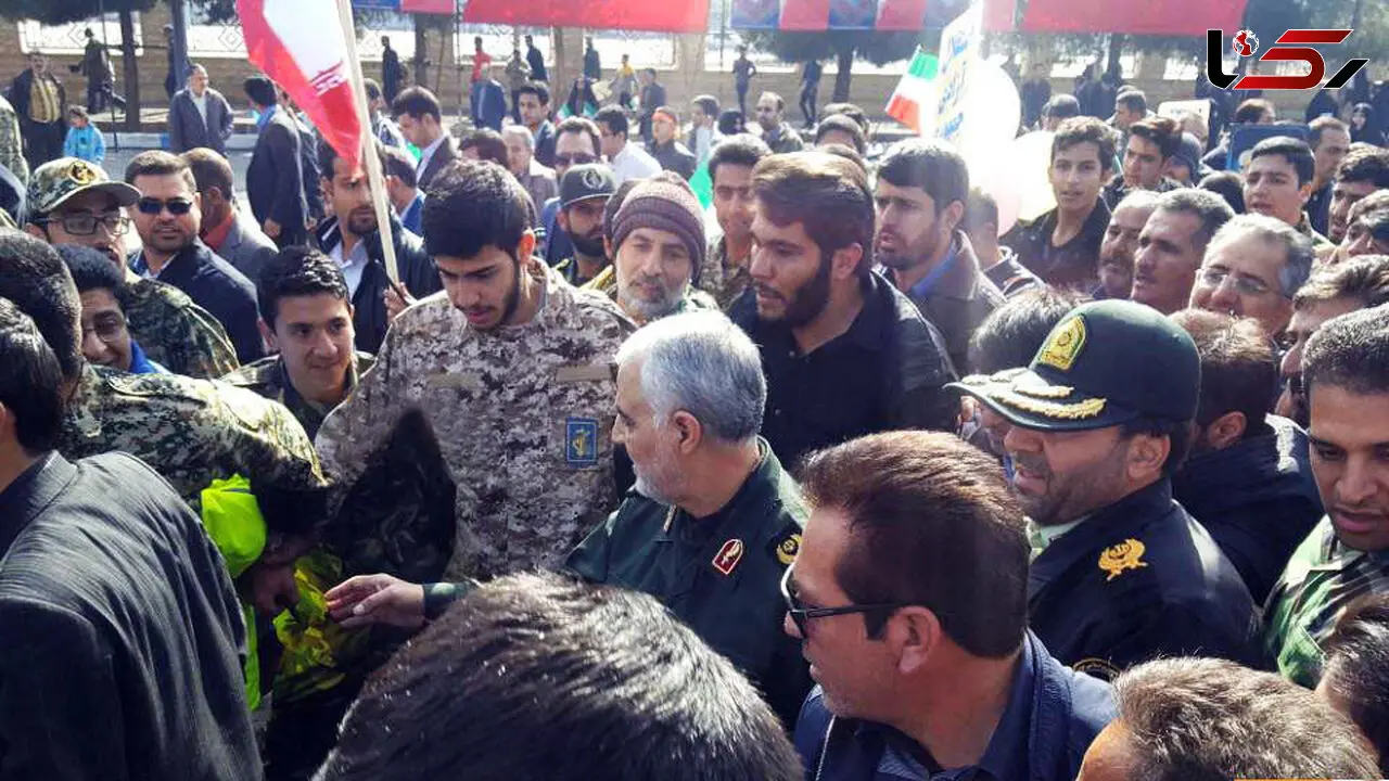 سردار سلیمانی در راهپیمایی ۲۲ بهمن + عکس