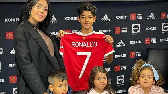 رابطه مادرانه جورجینا با جونیور پسر رونالدو صحنه ای عاطفی خلق کرد + فیلم