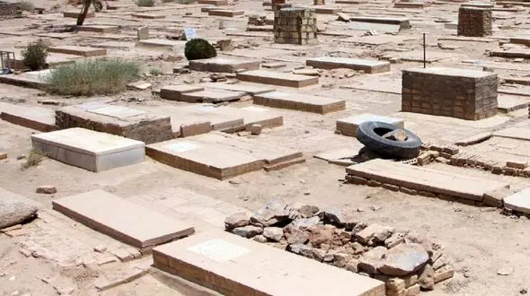 جنجال برای غیب شدن سنگ قبرهای تاریخی یزد