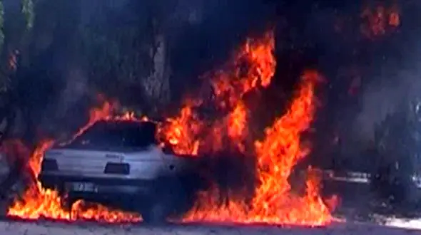 سوختن راننده خودرو مقابل چشمان مردم در شهرستان فریدن