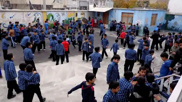 ایجاد فشار جسمانی روی دانش آموز زنجانی / واکنش آموزش و پرورش زنجان به مرگ پسر 14 ساله ! + فیلم