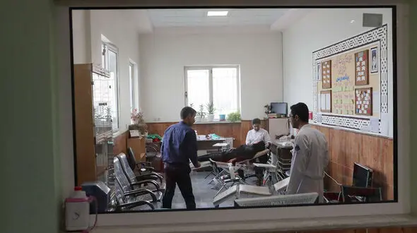 وزارت بهداشت: حضور مددکار در بیمارستان های بالای ۳۰ هزار مراجعه کننده الزامی می شود