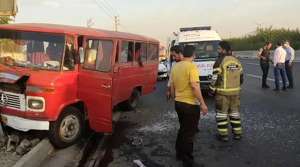 تصادف خونین مینی بوس با جدول در مورچه خورت اصفهان