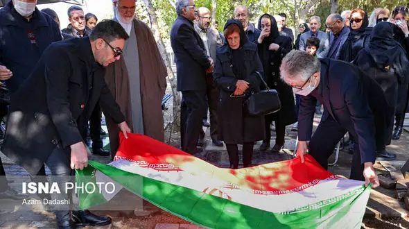 پیکر ناصر تکمیل همایون در زادگاهش آرام گرفت