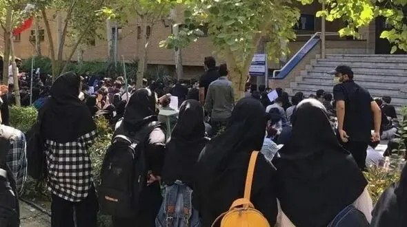 تعلیق اساتید دانشگاه، سطح علمی را کاهش و ناآرامی ایجاد می کند