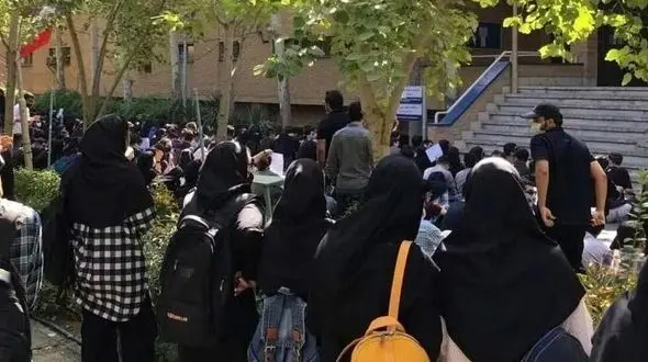 تعلیق اساتید دانشگاه، سطح علمی را کاهش و ناآرامی ایجاد می کند