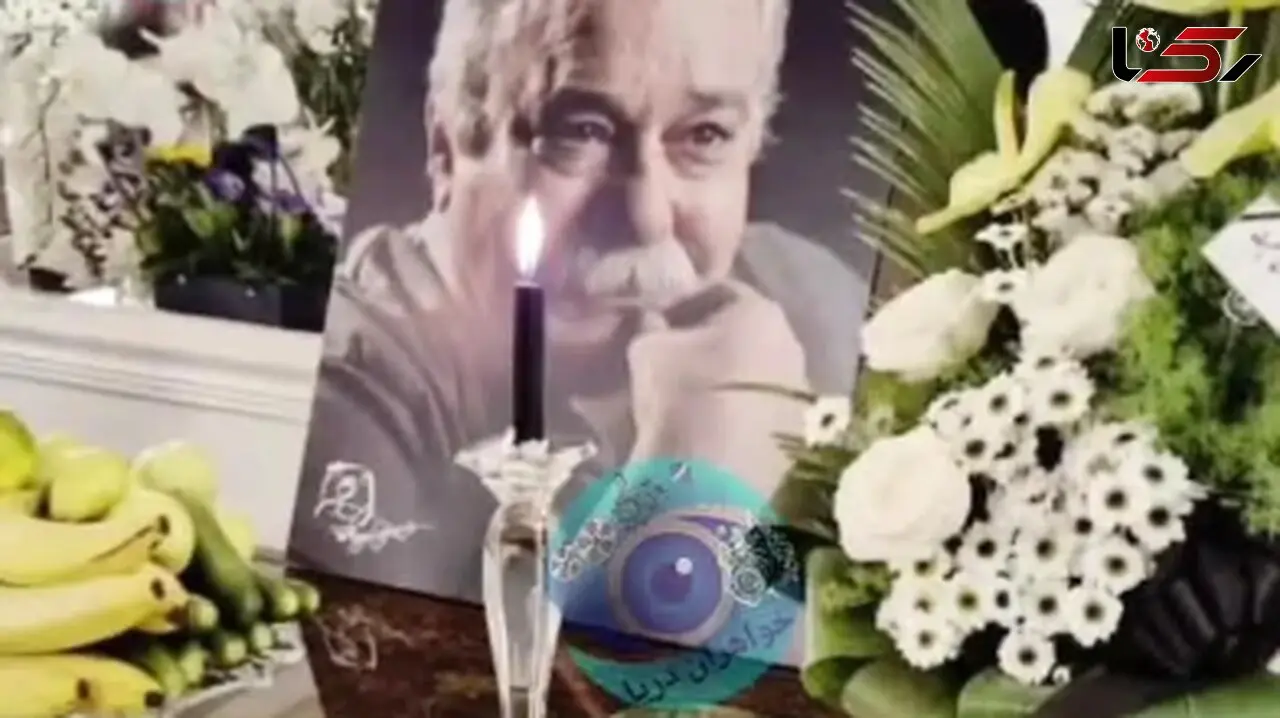 فیلم/ نگاهی به حال و هوای خانه محمد کاسبی قبل از مراسم خاکسپاری؛ چیدن میز عزا، روشن کردن شمع و حضور مهمانان در منزلی که چندین سال میزبان این بازیگر بود! / روحش شاد