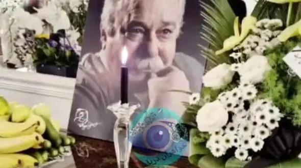 فیلم/ نگاهی به حال و هوای خانه محمد کاسبی قبل از مراسم خاکسپاری؛ چیدن میز عزا، روشن کردن شمع و حضور مهمانان در منزلی که چندین سال میزبان این بازیگر بود! / روحش شاد