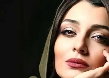 عکس / چیدمان زیبای محل کار  ساره بیات !