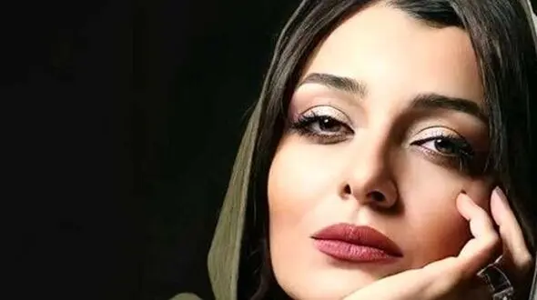 عکس / چیدمان زیبای محل کار  ساره بیات !