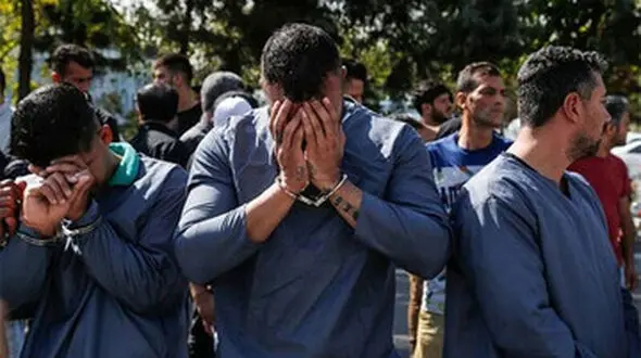 شبیخون پلیس سمنان با چاقوکشی اراذل و هنجارشکنان اینستاگرامی