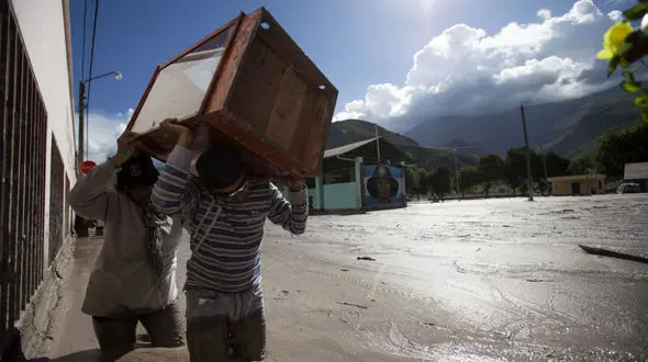 باران سیل آسا آرژانتینی ها را در گل و لای غرق کرد + گزارش تصویری 
