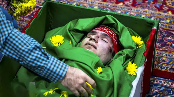 فیلم دیده نشده از لحظه وحشتناک شهادت عجمیان در ناآرامی های کرج / گریه های جانسوز مادرش را ببینید