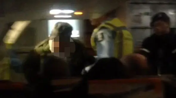 مسافر شاد و شنگول باعث فرود اضطراری هواپیما شد+فیلم و عکس