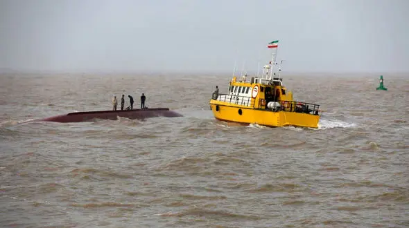 بلعیده شدن سه ملوان یک شناور در اروند رود / بار و شناور غرق شدند 