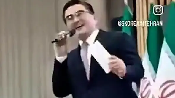 اجرای ترانه دلکش توسط سفیر کره جنوبی در حضور عراقچی