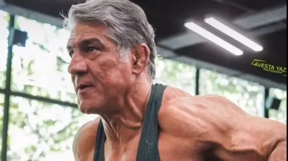 فیلم / علیرضا حیدری:  بالا شهر بودیم بچه ام امکانش رو نداشت با بچه سرایدار تو یه مدرسه درس بخونه  / چرا بچه من نباید بتونه  ....