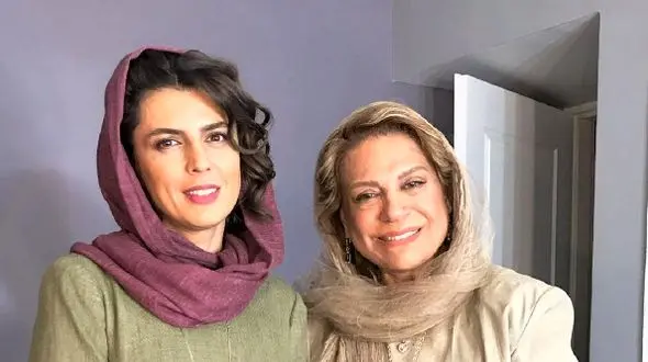 عکس؛ سفر در زمان؛ «گوهر خیراندیش» در کنار افسران نیروی دریایی ایران؛ دهه 80