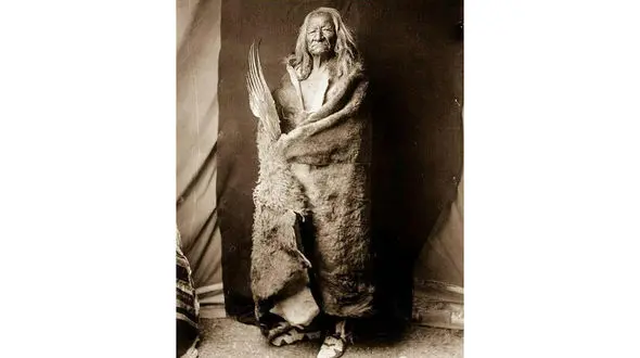 مرد آمریکایی عقاب سیاه شد + عکس