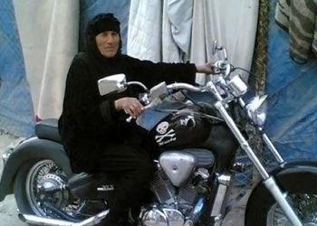 فیلم آواز احساسی پسر برای مادرش /  مادرشو رو موتور سوار کرده و با آهنگ در قلب منی مادر غوغا کرد !