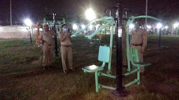 بازی ارواح در پارک مقابل ماموران پلیس + فیلم باورنکردنی / هند