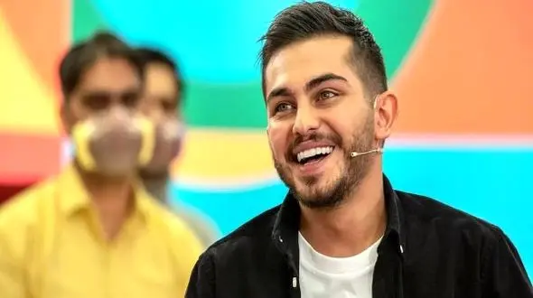 آواز باشکوه ارسلان قاسمی برای لیلا اوتادی و نیوشا ضیغمی / از خواب برگشتم به تنهایی پل می زنم از تو به زیبایی