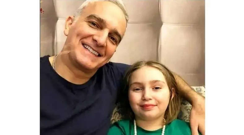 بیژن بنفشه خواه : تو دانشگاه مخ زدن بلد نبودم یه دختری ازم خوشش اومد ولی مهاجرت کرد رفت! اصلا بلد نبودیم با دختر صحبت کنیم والا!