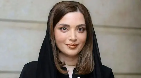 عکس تیپ و استایل خانم بازیگر در قامت استاد دانشگاه /  اولین روز تدریس پر استرس دکتر بهنوش طباطبایی در دانشگاه پیام نور در قامت استاد روانشناسی بالینی/ دانشجوهاش چقده خوشحالند