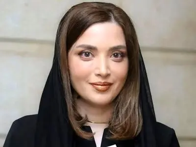 عکس تیپ و استایل خانم بازیگر در قامت استاد دانشگاه /  اولین روز تدریس پر استرس دکتر بهنوش طباطبایی در دانشگاه پیام نور در قامت استاد روانشناسی بالینی/ دانشجوهاش چقده خوشحالند