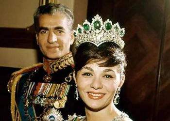 فیلم/ سفر در زمان/  یادی کنیم از تحقیر شدن تاریخی فرح دیبا توسط  محمدرضا پهلوی در مقابل میلیونها تماشاگر