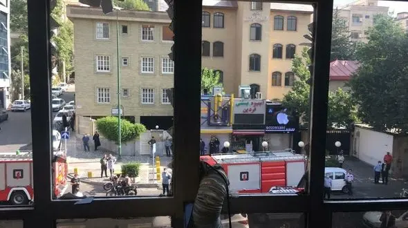 آخرین وضعیت آتش سوزی مجتمع در نیاوران + فیلم و عکس